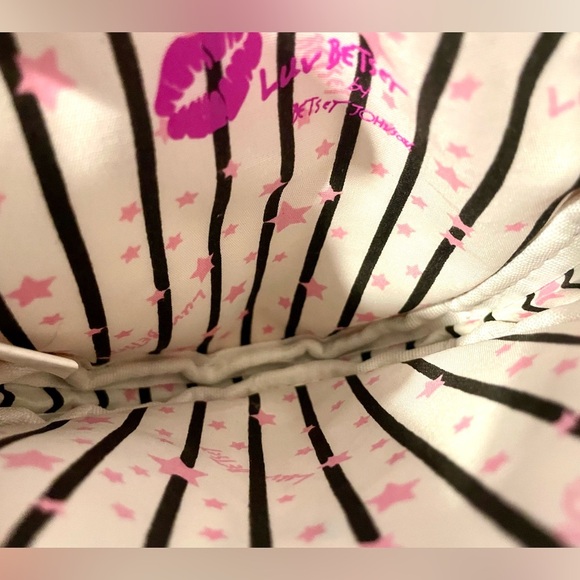 Betsey Johnson Wristlet Hot Pink Bear with heart glasses EUC - Picture 6 of 7